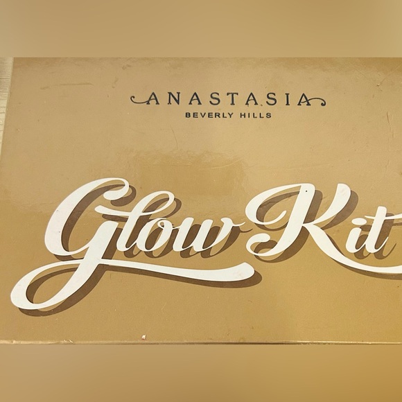THE ULTIMATE GLOW KIT ANSSTASIA GLOW UP ! ⬆️ - Picture 1 of 4